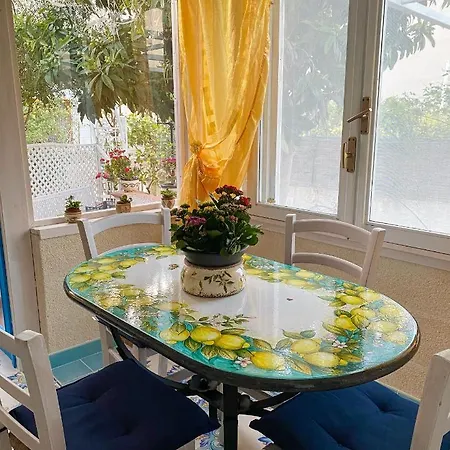 La Casa Del Limoneto Alojamento de Acomodação e Pequeno-almoço 3*