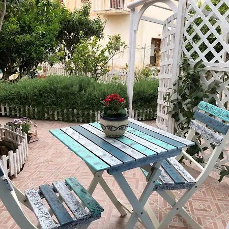 La Casa Del Limoneto Alojamento de Acomodação e Pequeno-almoço 3*